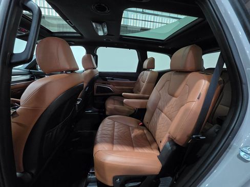 Used 2025 Kia Telluride SX X-Line AWD/4WD image 17