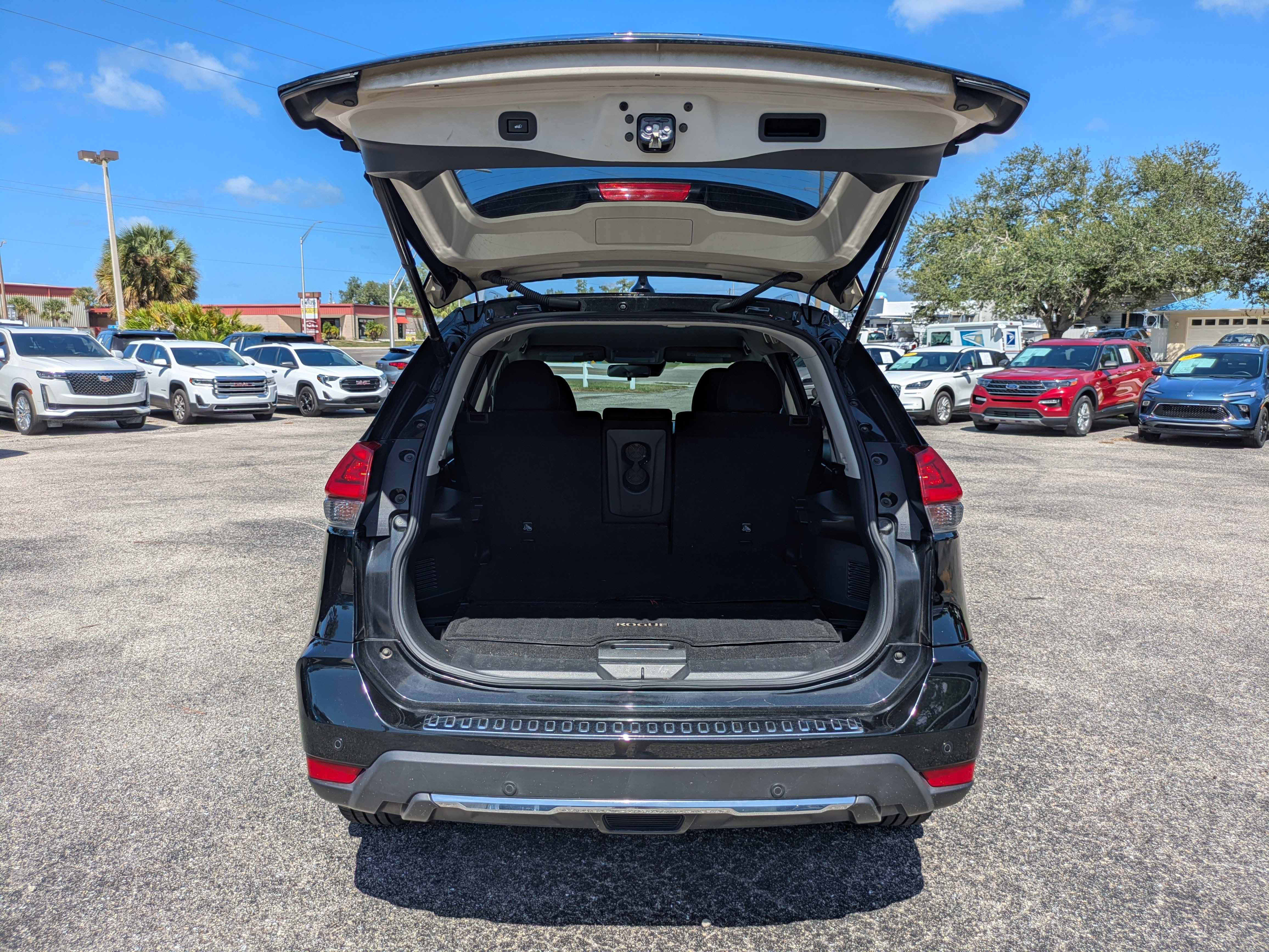 Used 2019 Nissan Rogue SV w/ Premium Package FWD image 32