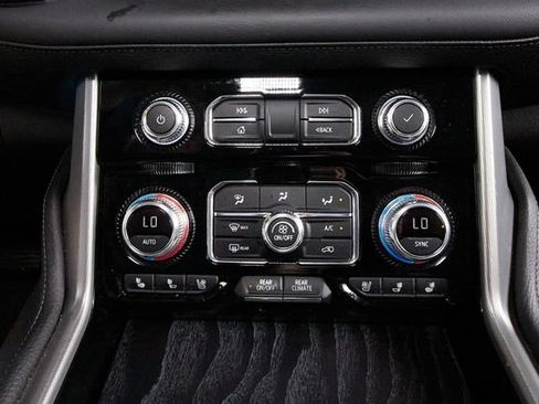 Used 2021 GMC Yukon Denali w/ Denali Premium Package AWD/4WD image 17