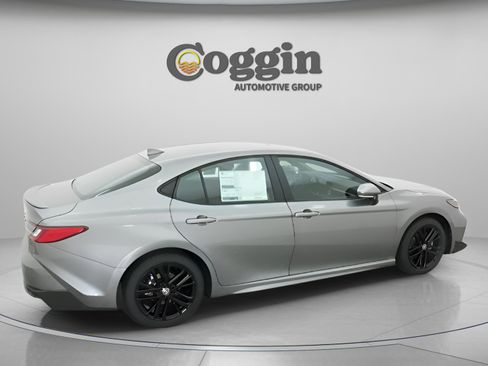 New 2026 Toyota Camry SE FWD image 18