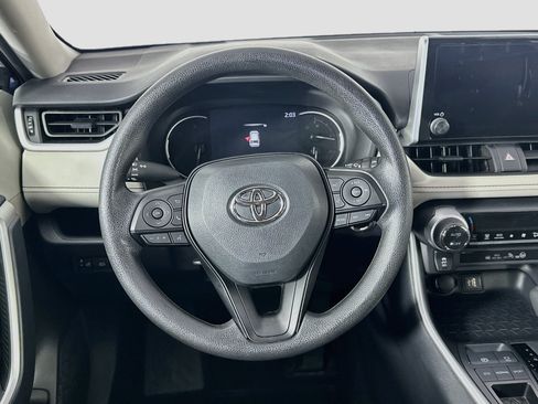Used 2025 Toyota RAV4 XLE FWD image 18