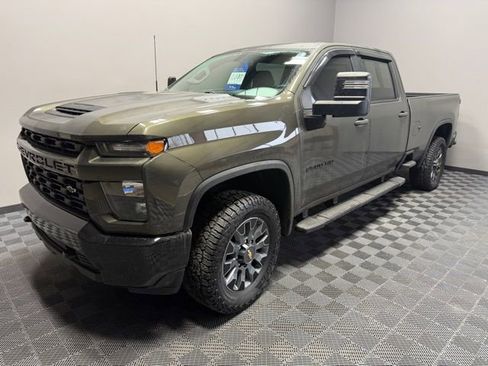 Used 2022 Chevrolet Silverado 2500 Custom w/ Custom Convenience Package image 2