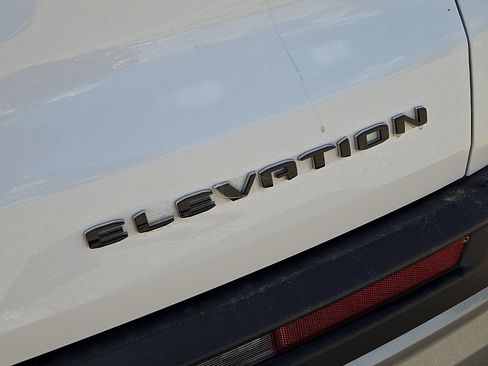 Used 2025 GMC Acadia Elevation w/ Elevation Premium Package FWD image 12
