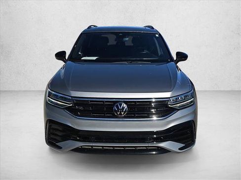Used 2023 Volkswagen Tiguan SE R-Line image 2
