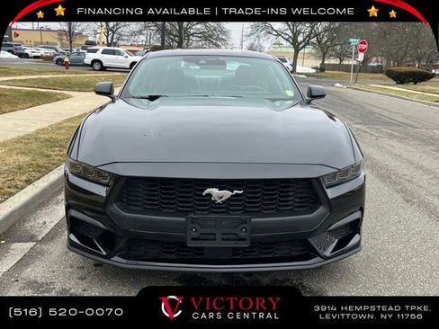 Used 2025 Ford Mustang Premium image 2