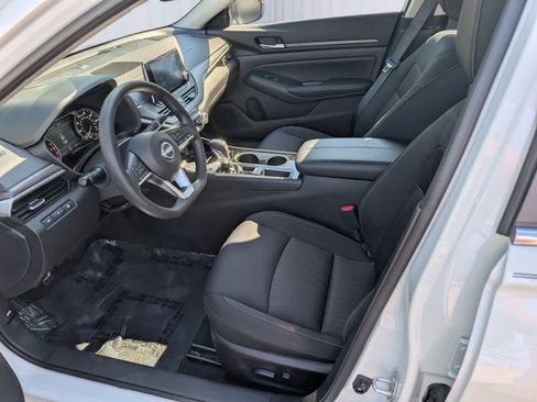 Used 2024 Nissan Altima 2.5 SV FWD image 14