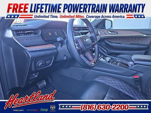 Used 2025 Jeep Grand Cherokee Summit AWD/4WD image 38