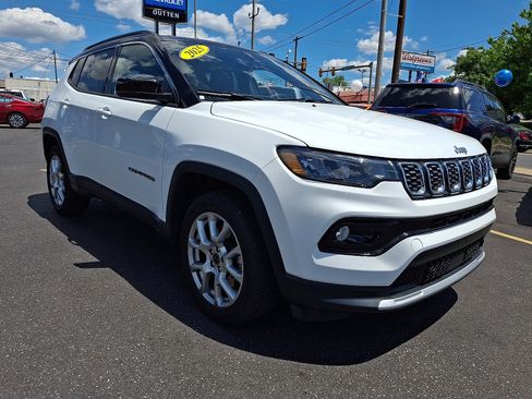 Used 2025 Jeep Compass Limited AWD/4WD image 7