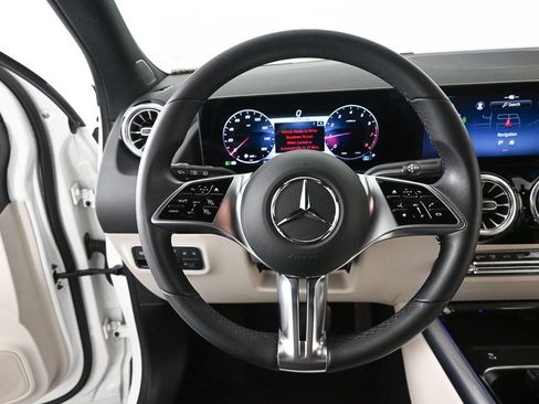 Certified 2025 Mercedes-Benz GLA 250 image 2