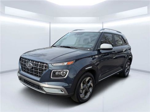 Used 2025 Hyundai Venue Limited image 7