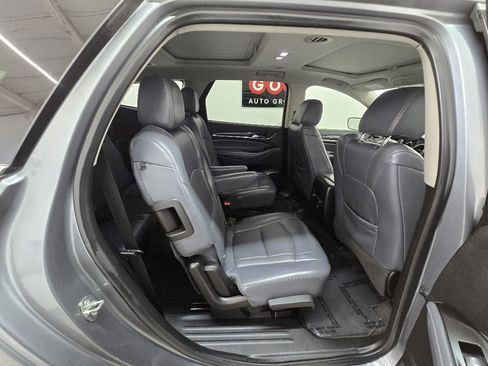 Used 2019 Buick Enclave Essence image 17