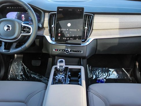 New 2026 Volvo XC90 T8 Plus w/ Protection Package Premier AWD/4WD image 15