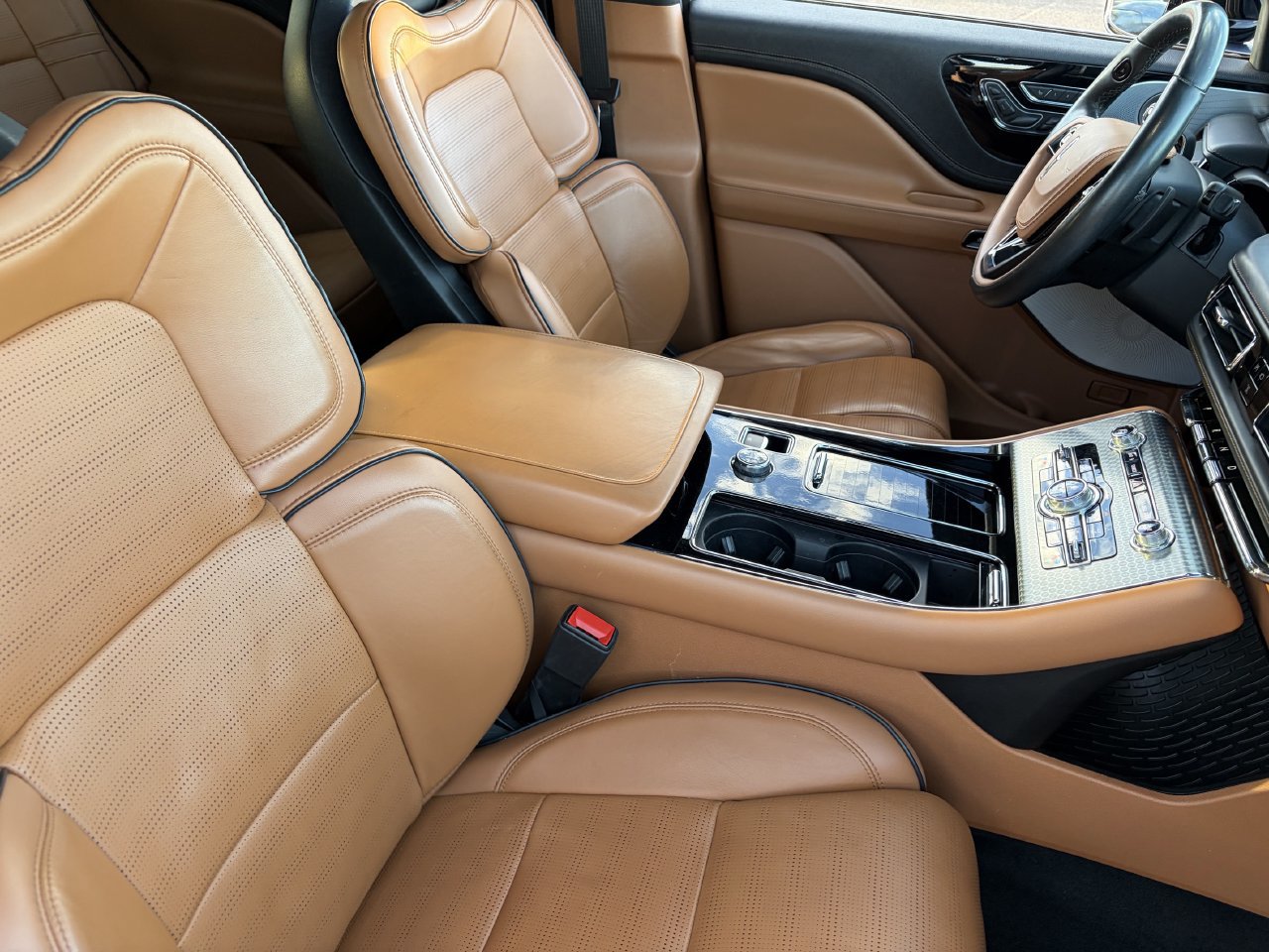 Certified 2023 Lincoln Aviator Black Label w/ Class IV Trailer Tow Package AWD/4WD image 11