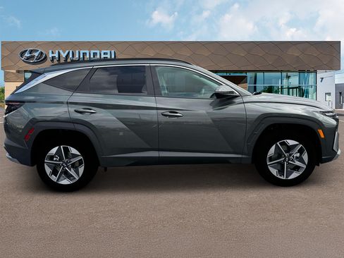 Certified 2025 Hyundai Tucson SEL AWD/4WD image 9