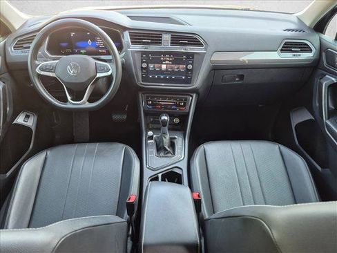 Used 2022 Volkswagen Tiguan SE w/ Panoramic Sunroof Package FWD image 17