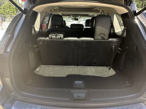 Used 2017 Nissan Pathfinder SL w/ SL Premium Package AWD/4WD image 16