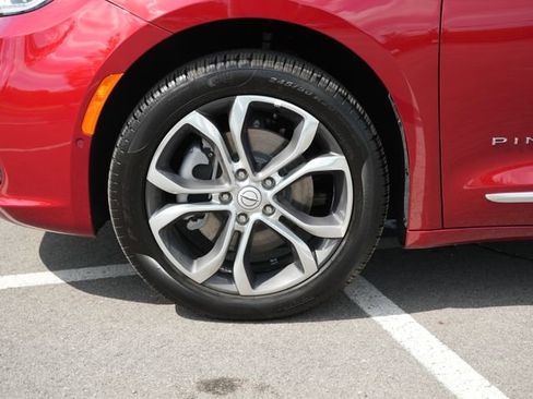 Used 2026 Chrysler Pacifica Pinnacle AWD/4WD image 11
