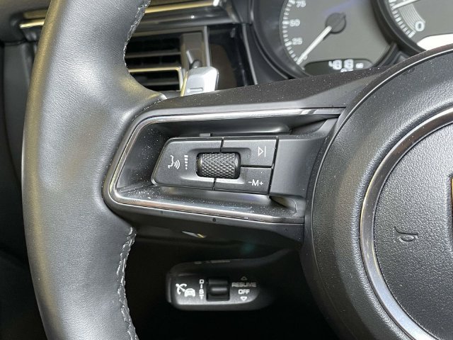 Certified 2026 Porsche Macan AWD/4WD image 39