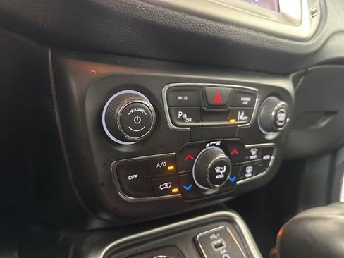 Used 2021 Jeep Compass Latitude w/ Driver Assistance Group AWD/4WD image 16