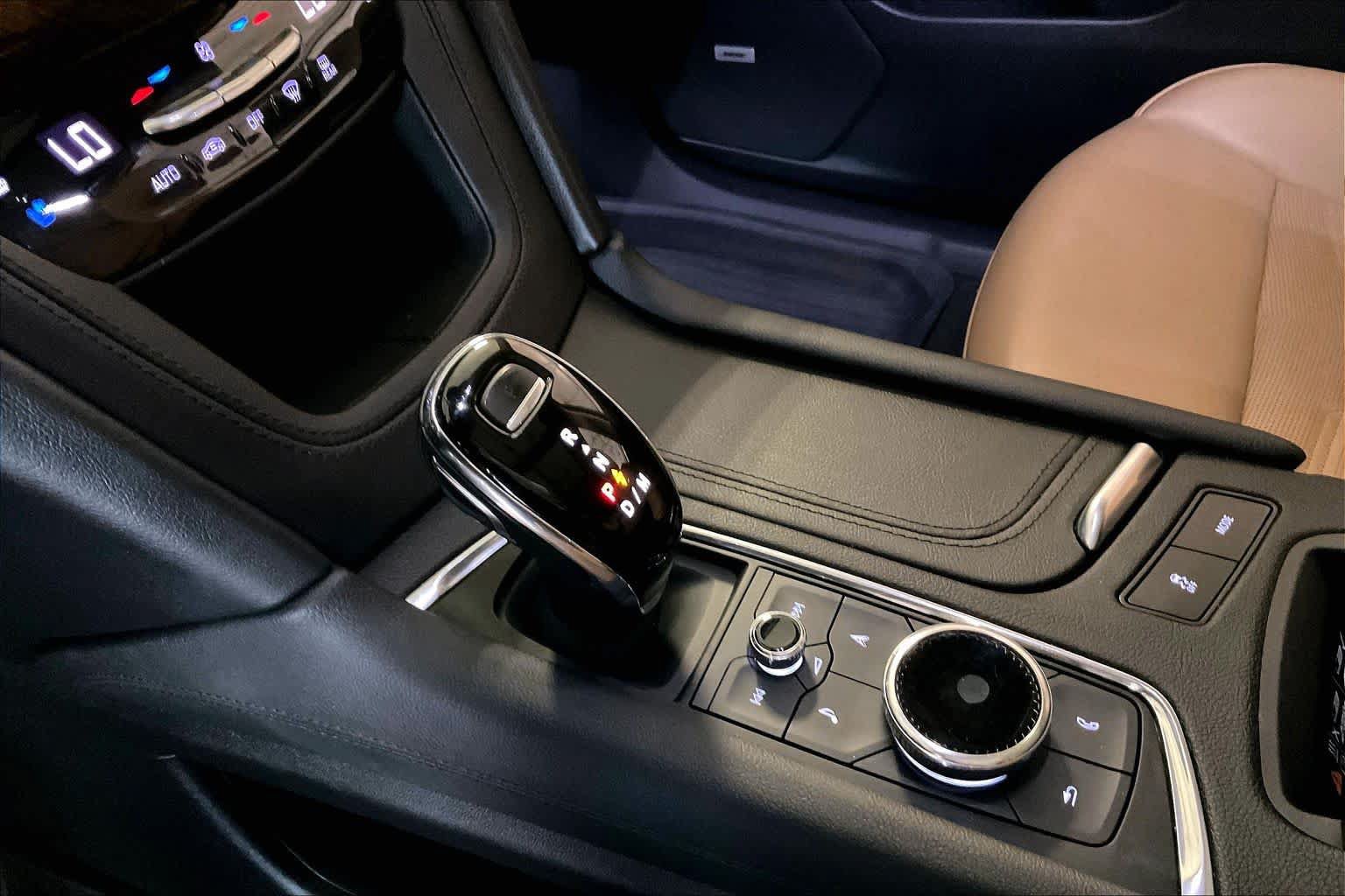 Used 2020 Cadillac XT6 Premium Luxury w/ Platinum Package FWD image 15