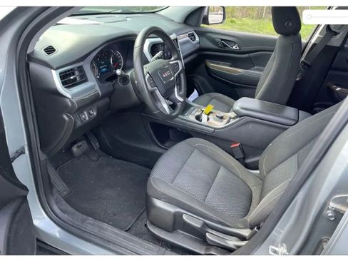 Used 2023 GMC Acadia SLE image 2