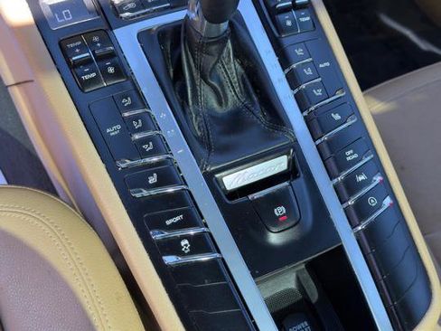Used 2017 Porsche Macan AWD/4WD image 21
