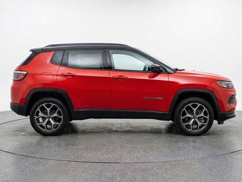 Used 2025 Jeep Compass Limited image 11