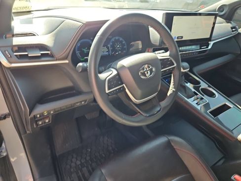 Used 2025 Toyota Sienna XSE w/ XSE Premium Package AWD/4WD image 13