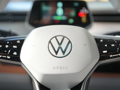 New 2025 Volkswagen ID. Buzz Pro S Plus AWD/4WD image 19