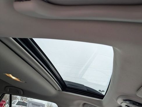 Used 2022 Subaru Outback Limited XT image 5