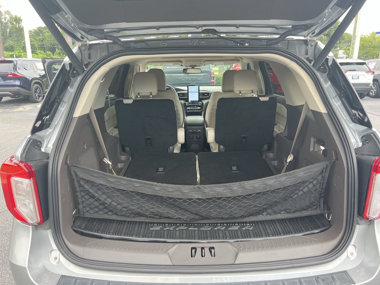 Used 2023 Ford Explorer Platinum w/ Technology Package AWD/4WD image 34