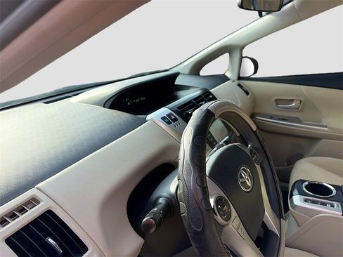 Used 2012 Toyota Prius V Two image 9