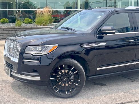 Used 2022 Lincoln Navigator L Reserve AWD/4WD image 2