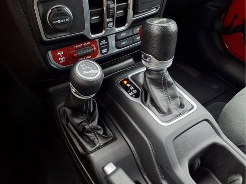 Used 2024 Jeep Wrangler Unlimited Rubicon AWD/4WD image 10