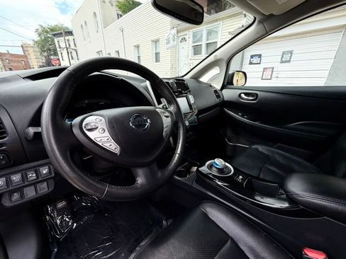 Used 2017 Nissan Leaf SL w/ Premium Package FWD image 15