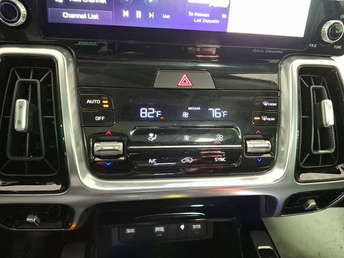 Used 2023 Kia Sorento SX Prestige image 16