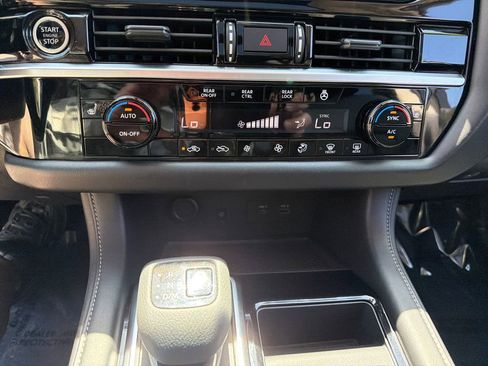 Used 2023 Nissan Pathfinder SL w/ SL Premium Package AWD/4WD image 35