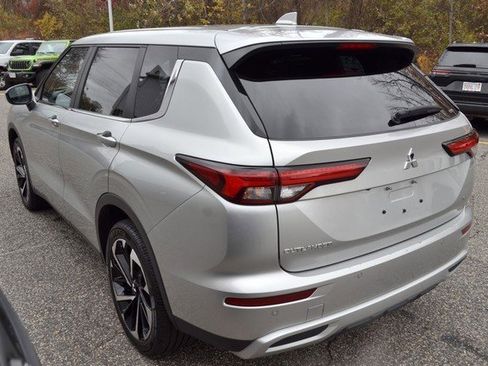 Used 2024 Mitsubishi Outlander SE image 6