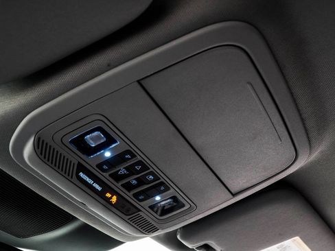 Used 2022 Ford Explorer XLT w/ Equipment Group 202A image 34