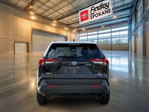 Used 2019 Toyota RAV4 LE w/ Carpet Mat Package image 5