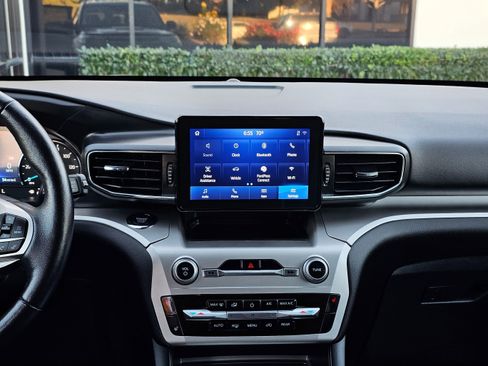 Used 2022 Ford Explorer XLT w/ Equipment Group 202A image 26