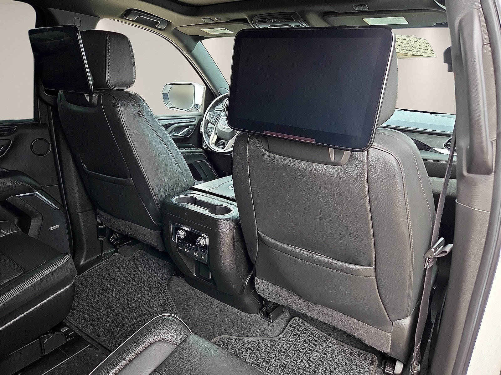 Used 2022 GMC Yukon XL Denali w/ Denali Ultimate Package AWD/4WD image 11