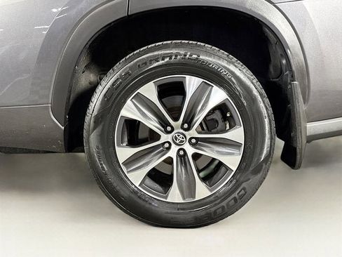 Used 2022 Toyota Highlander XLE image 32