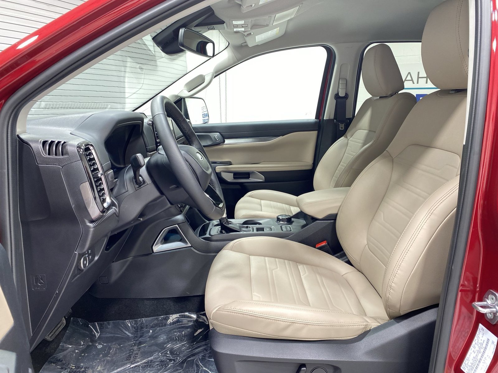 Used 2025 Ford Ranger Lariat w/ FX4 Off-Road Package AWD/4WD image 11