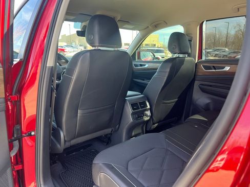 Used 2024 Volkswagen Atlas SE w/ Black Wheel Package image 18