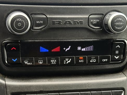 Used 2025 RAM ProMaster 2500 w/ U-Haul Equipment Group FWD image 11