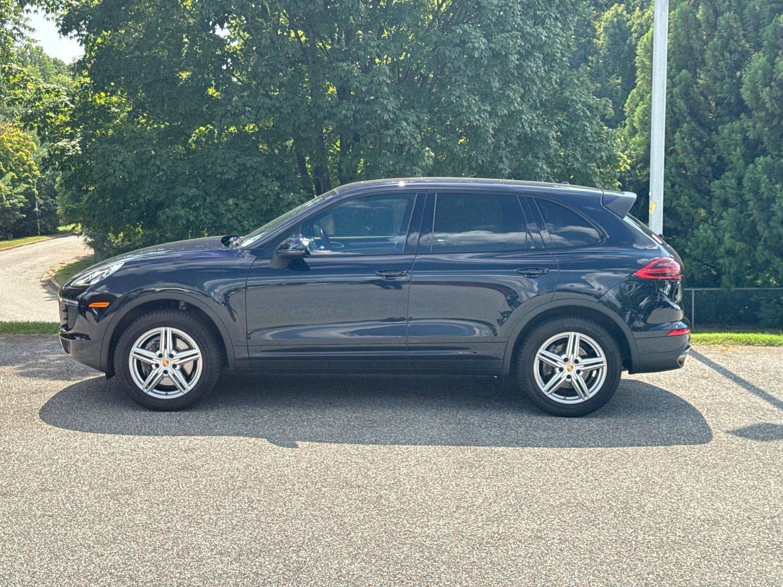 Certified 2018 Porsche Cayenne Platinum Edition AWD/4WD image 2