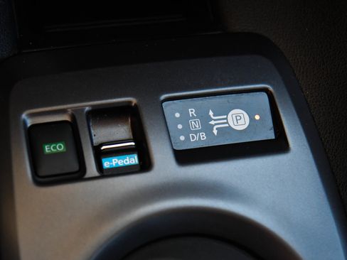 Used 2025 Nissan Leaf S FWD image 24