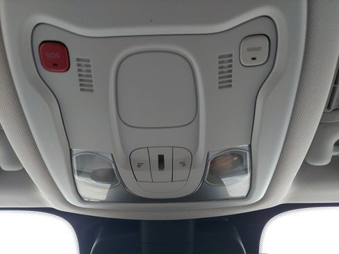 Used 2023 Jeep Renegade Latitude image 19