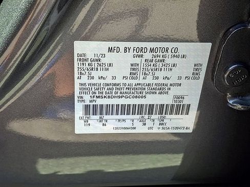 Used 2023 Ford Explorer XLT AWD/4WD image 30